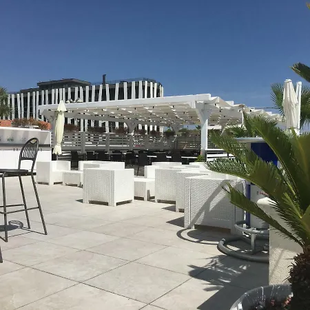 Casa Villaggio 卡斯特拉巴特滨海
