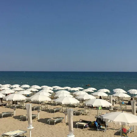 Casa Villaggio 卡斯特拉巴特滨海